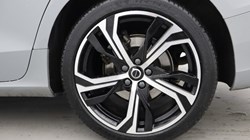 2025 (25) VOLVO V60 2.0 B4P Ultra Dark 5dr Auto 5497648