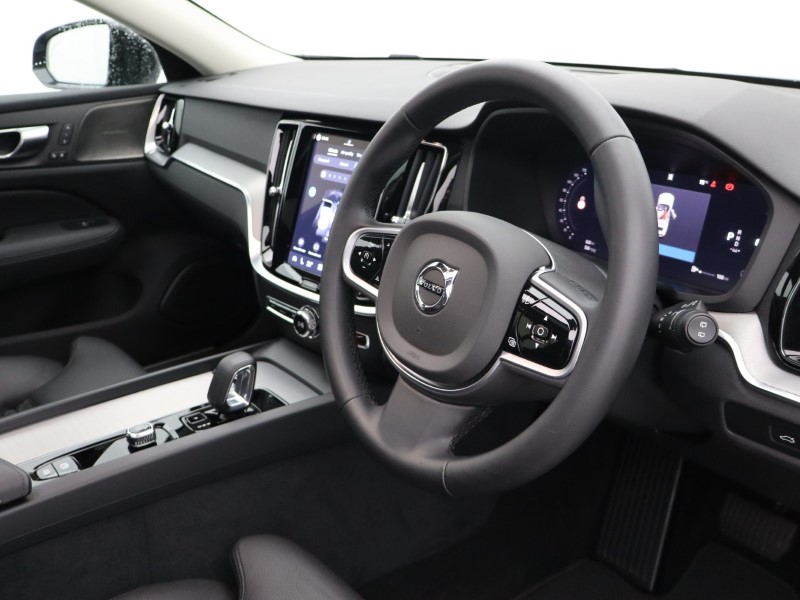 2025 (25) VOLVO V60 2.0 B4P Ultra Dark 5dr Auto 5497684