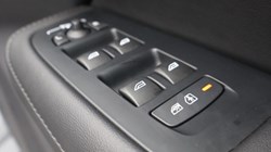 2025 (25) VOLVO V60 2.0 B4P Ultra Dark 5dr Auto 5497680