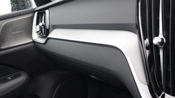 2025 (25) VOLVO V60 2.0 B4P Ultra Dark 5dr Auto 5497676