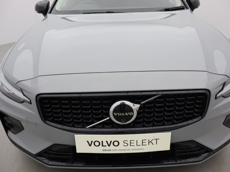 2025 (25) VOLVO V60 2.0 B4P Ultra Dark 5dr Auto 5497638