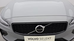 2025 (25) VOLVO V60 2.0 B4P Ultra Dark 5dr Auto 5497638
