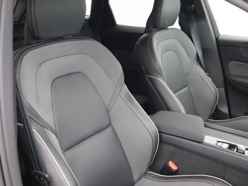 2025 (75) VOLVO XC60 2.0 B5P Plus Black Edition 5dr AWD Geartronic 5485659