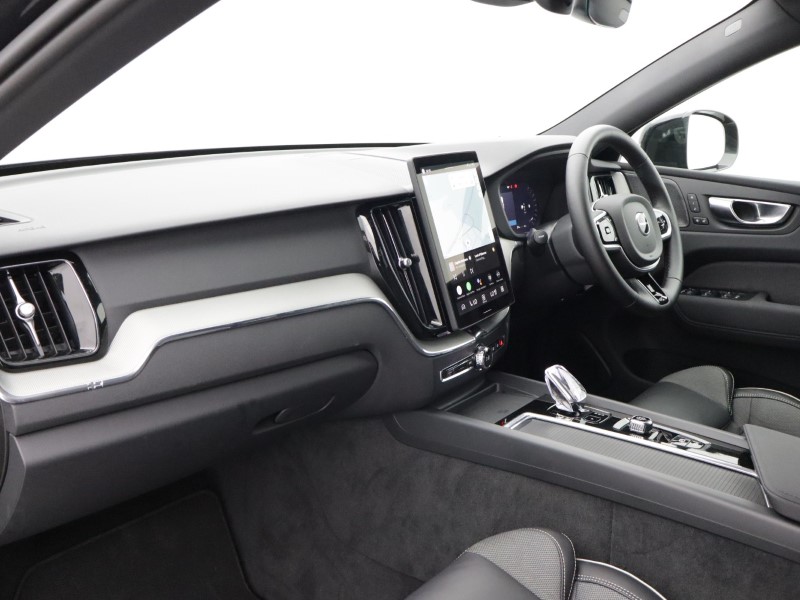2025 (75) VOLVO XC60 2.0 B5P Plus Black Edition 5dr AWD Geartronic 5485662