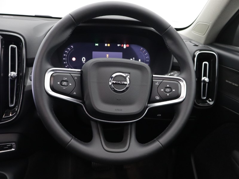 2025 (75) VOLVO XC40 2.0 B4P Ultra Dark 5dr Auto *VAT QUALIFYING* 5496534