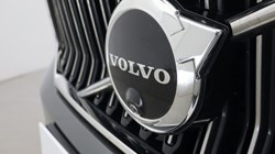 2025 (75) VOLVO XC40 2.0 B4P Ultra Dark 5dr Auto *VAT QUALIFYING* 5496498