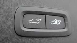 2025 (75) VOLVO XC40 2.0 B4P Ultra Dark 5dr Auto *VAT QUALIFYING* 5496506