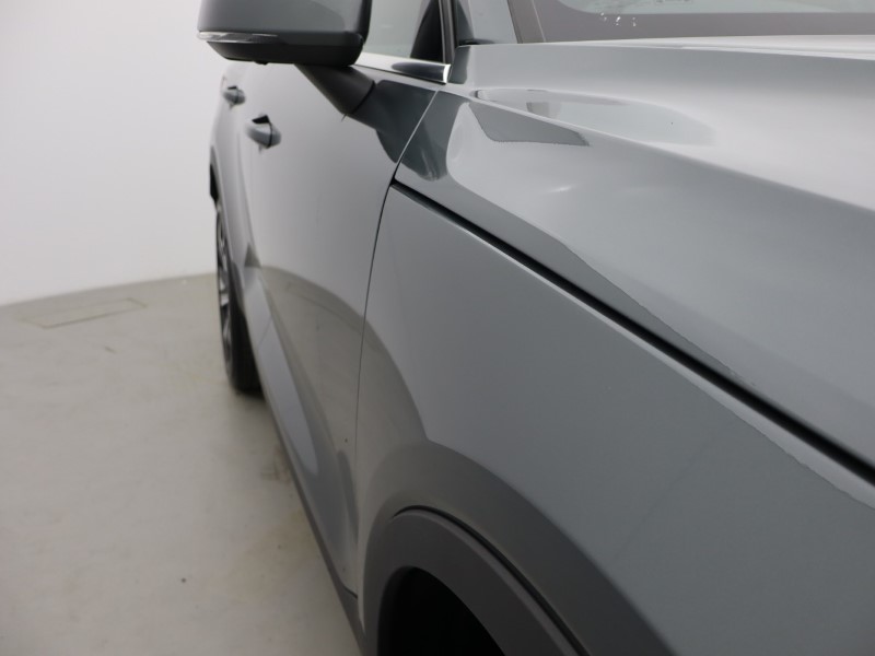 2025 (75) VOLVO XC40 2.0 B4P Ultra Dark 5dr Auto *VAT QUALIFYING* 5496501