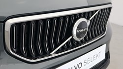 2025 (75) VOLVO XC40 2.0 B4P Ultra Dark 5dr Auto *VAT QUALIFYING* 5496496