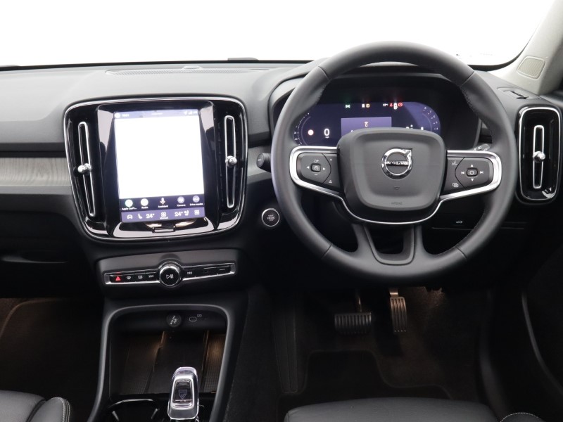 2025 (75) VOLVO XC40 2.0 B4P Ultra Dark 5dr Auto *VAT QUALIFYING* 5496533