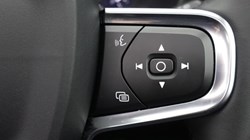 2025 (75) VOLVO XC40 2.0 B4P Ultra Dark 5dr Auto *VAT QUALIFYING* 5496536