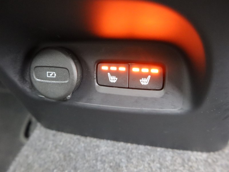 2025 (75) VOLVO XC40 2.0 B4P Ultra Dark 5dr Auto *VAT QUALIFYING* 5496532