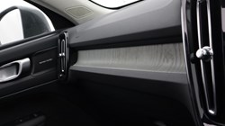 2025 (75) VOLVO XC40 2.0 B4P Ultra Dark 5dr Auto *VAT QUALIFYING* 5496549