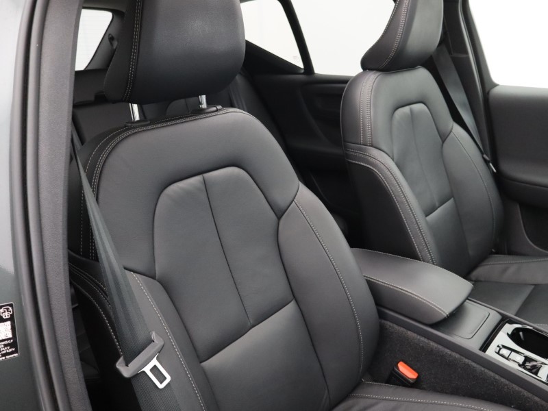 2025 (75) VOLVO XC40 2.0 B4P Ultra Dark 5dr Auto *VAT QUALIFYING* 5496524