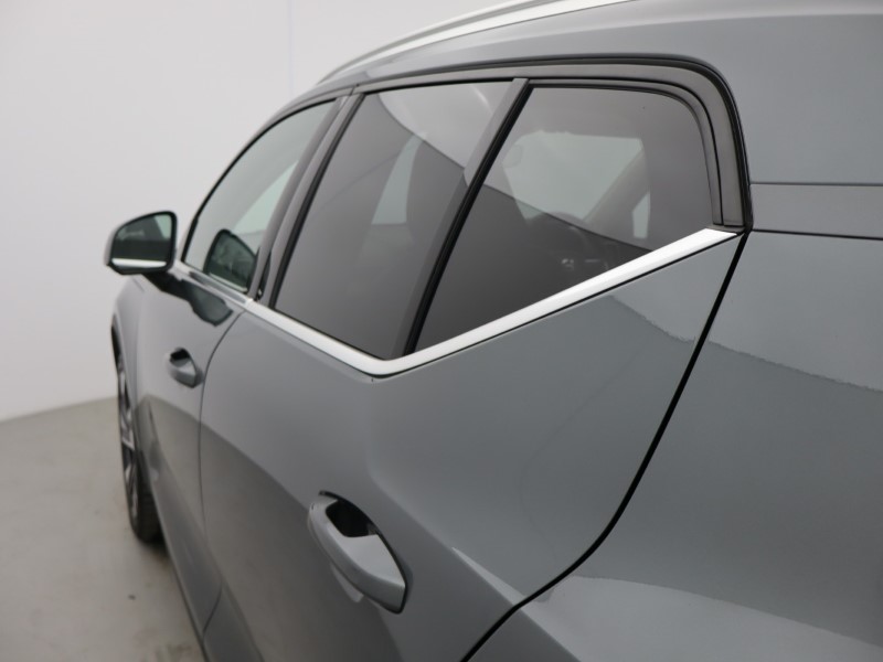 2025 (75) VOLVO XC40 2.0 B4P Ultra Dark 5dr Auto *VAT QUALIFYING* 5496508