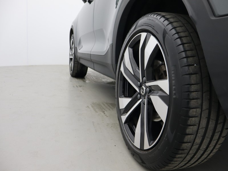 2025 (75) VOLVO XC40 2.0 B4P Ultra Dark 5dr Auto *VAT QUALIFYING* 5496510