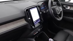 2025 (75) VOLVO XC40 2.0 B4P Ultra Dark 5dr Auto *VAT QUALIFYING* 5496527
