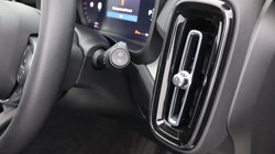 2025 (75) VOLVO XC40 2.0 B4P Ultra Dark 5dr Auto *VAT QUALIFYING* 5496520
