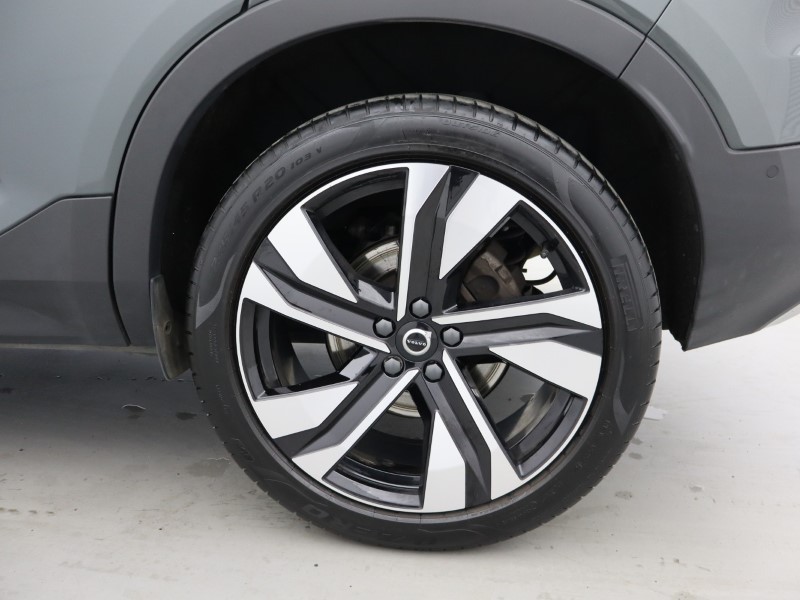 2025 (75) VOLVO XC40 2.0 B4P Ultra Dark 5dr Auto *VAT QUALIFYING* 5496509