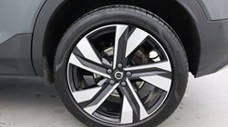 2025 (75) VOLVO XC40 2.0 B4P Ultra Dark 5dr Auto *VAT QUALIFYING* 5496509