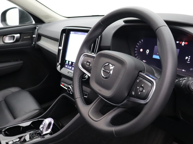 2025 (75) VOLVO XC40 2.0 B4P Ultra Dark 5dr Auto *VAT QUALIFYING* 5496521