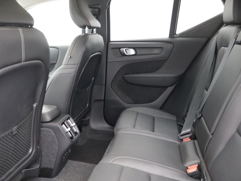 2025 (75) VOLVO XC40 2.0 B4P Ultra Dark 5dr Auto *VAT QUALIFYING* 5496512