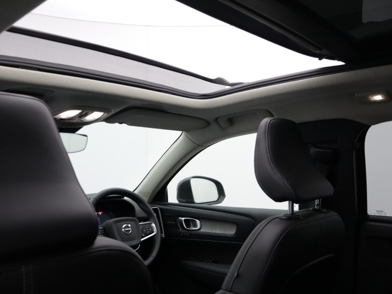 2025 (75) VOLVO XC40 2.0 B4P Ultra Dark 5dr Auto *VAT QUALIFYING* 5496514