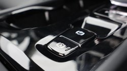 2025 (75) VOLVO XC40 2.0 B4P Ultra Dark 5dr Auto *VAT QUALIFYING* 5496548