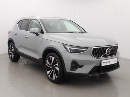 2025 (75) VOLVO XC40 2.0 B3P Ultra Bright 5dr Auto *VAT QUALIFYING*