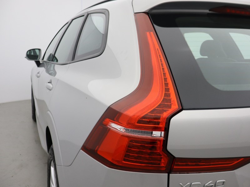 2022 (22) VOLVO XC60 2.0 B4D Momentum 5dr AWD Geartronic 5517131