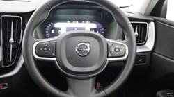 2022 (22) VOLVO XC60 2.0 B4D Momentum 5dr AWD Geartronic 5517159