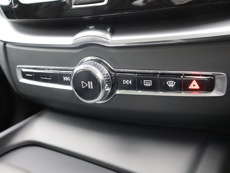 2022 (22) VOLVO XC60 2.0 B4D Momentum 5dr AWD Geartronic 5517169
