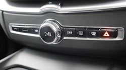 2022 (22) VOLVO XC60 2.0 B4D Momentum 5dr AWD Geartronic 5517169