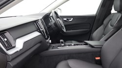 2022 (22) VOLVO XC60 2.0 B4D Momentum 5dr AWD Geartronic 5517140