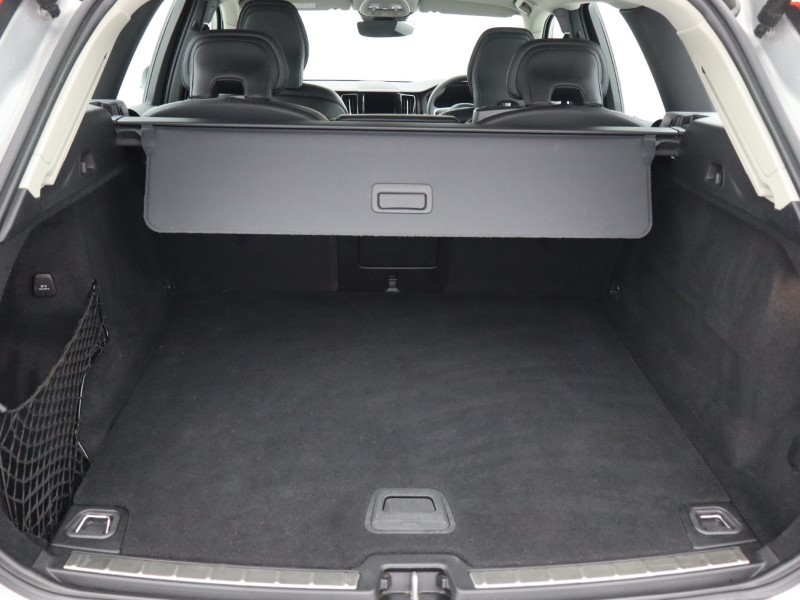 2022 (22) VOLVO XC60 2.0 B4D Momentum 5dr AWD Geartronic 5517134