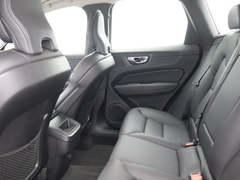 2022 (22) VOLVO XC60 2.0 B4D Momentum 5dr AWD Geartronic 5517141