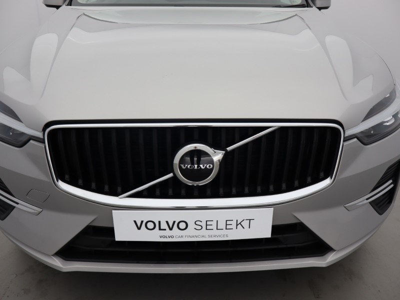 2022 (22) VOLVO XC60 2.0 B4D Momentum 5dr AWD Geartronic 5517128