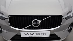 2022 (22) VOLVO XC60 2.0 B4D Momentum 5dr AWD Geartronic 5517128