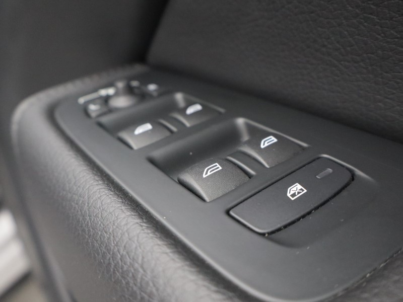 2022 (22) VOLVO XC60 2.0 B4D Momentum 5dr AWD Geartronic 5517144