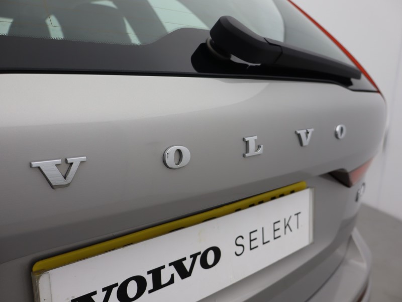 2022 (22) VOLVO XC60 2.0 B4D Momentum 5dr AWD Geartronic 5517132
