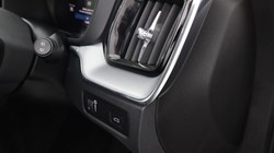 2022 (22) VOLVO XC60 2.0 B4D Momentum 5dr AWD Geartronic 5517146