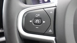 2022 (22) VOLVO XC60 2.0 B4D Momentum 5dr AWD Geartronic 5517160
