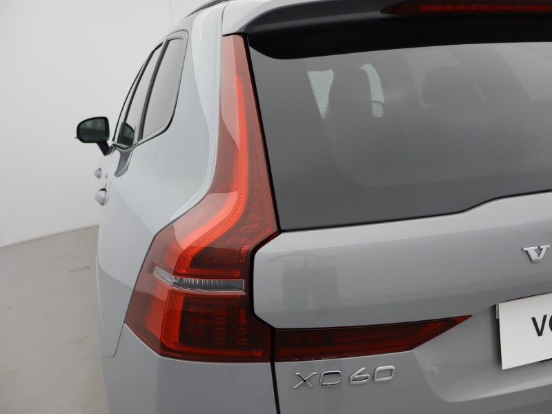 2025 (75) VOLVO XC60 2.0 T6 [350] PHEV Plus Dark 5dr AWD Geartronic 5564379