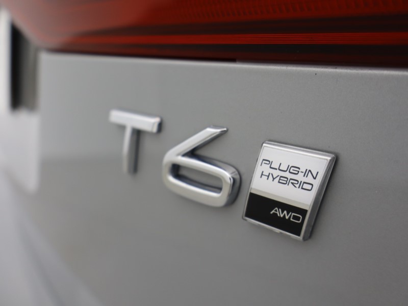 2025 (75) VOLVO XC60 2.0 T6 [350] PHEV Plus Dark 5dr AWD Geartronic 5564381