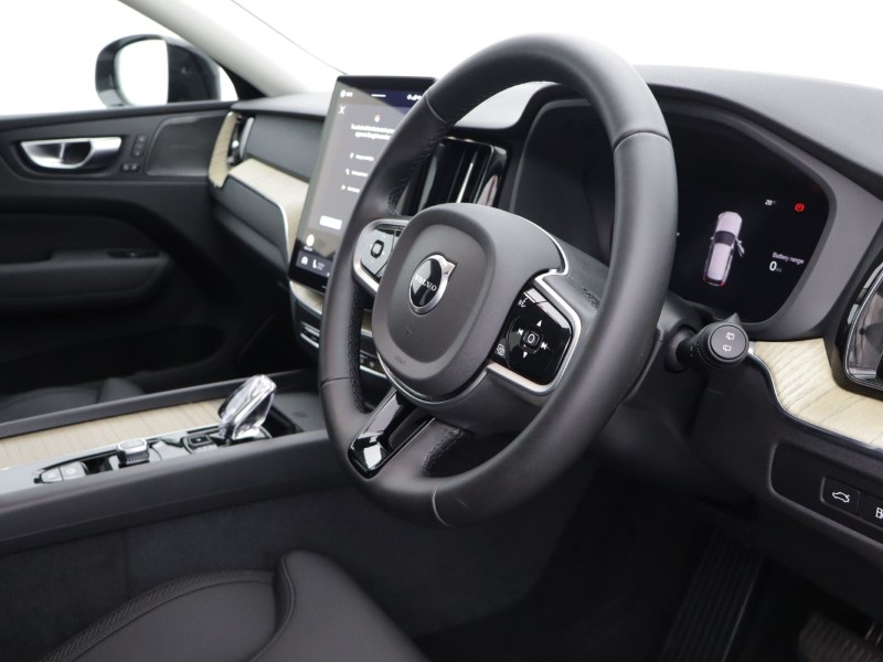 2025 (75) VOLVO XC60 2.0 T6 [350] PHEV Plus Dark 5dr AWD Geartronic 5564396