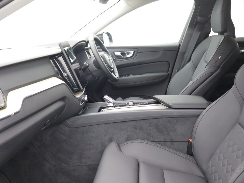 2025 (75) VOLVO XC60 2.0 T6 [350] PHEV Plus Dark 5dr AWD Geartronic 5564388