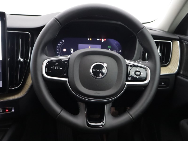 2025 (75) VOLVO XC60 2.0 T6 [350] PHEV Plus Dark 5dr AWD Geartronic 5564412