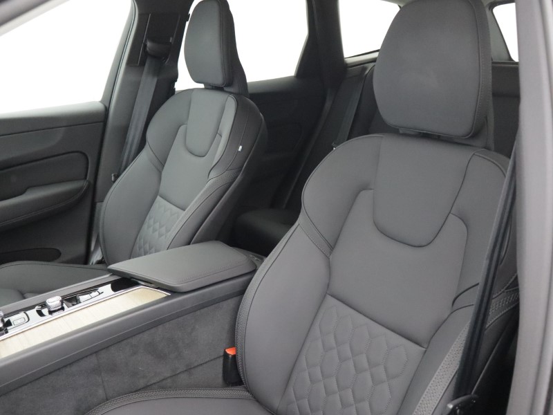 2025 (75) VOLVO XC60 2.0 T6 [350] PHEV Plus Dark 5dr AWD Geartronic 5564402