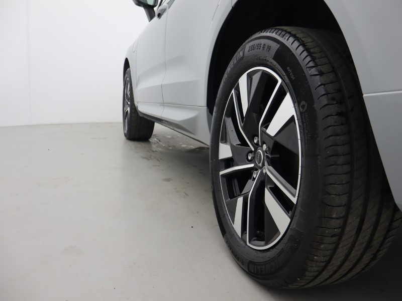 2025 (75) VOLVO XC60 2.0 T6 [350] PHEV Plus Dark 5dr AWD Geartronic 5564387