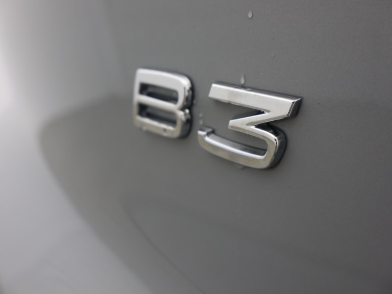 2025 (75) VOLVO XC40 2.0 B3P Ultra Dark 5dr Auto 5509463